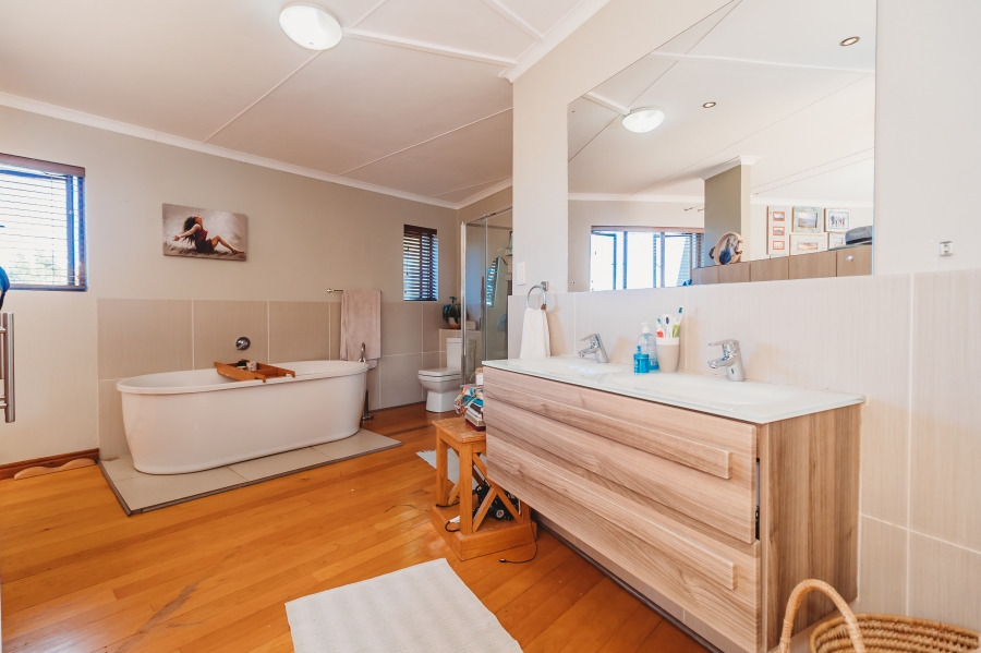 4 Bedroom Property for Sale in Heatherlands Western Cape